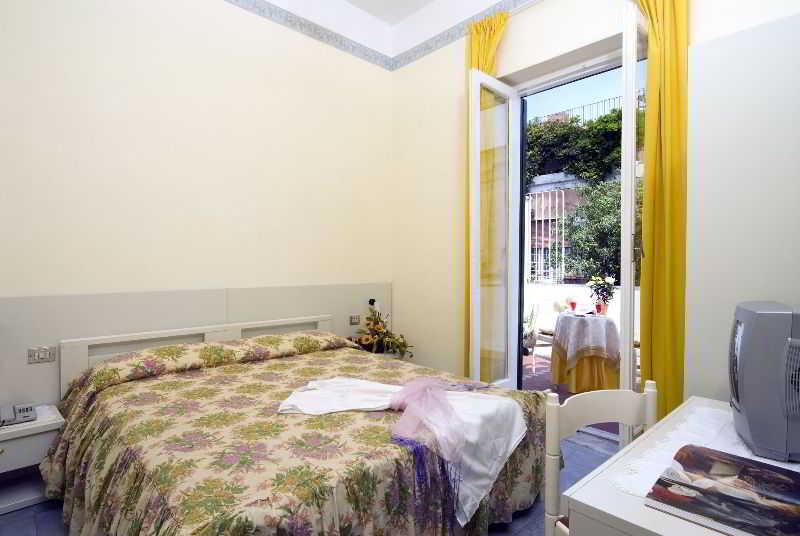 Villa Diana - Beach & Rooms Ischia Ngoại thất bức ảnh
