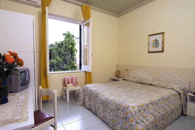 Villa Diana - Beach & Rooms Ischia Ngoại thất bức ảnh