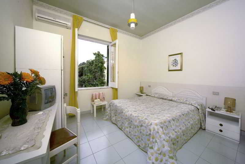 Villa Diana - Beach & Rooms Ischia Ngoại thất bức ảnh